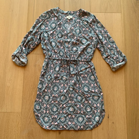 LOFT Dresses & Skirts - Loft Outlet Dress Size S, in Small Floral Print Elastic Tie Waist V-Neck